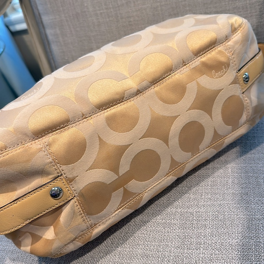 Coach Madison Opt Art Maggie Shoulder Bag. A1073-14305 - Picture 7 of 16
